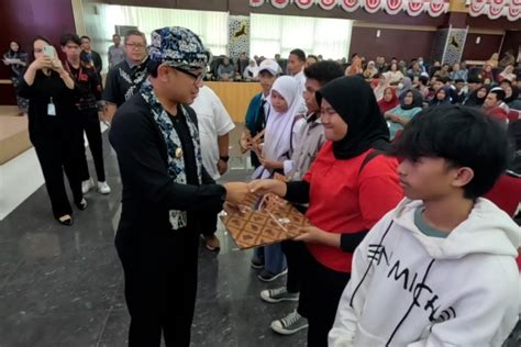 DPRD Kota Bogor Bantu Tebus Ijazah 2 500 Siswa Tingkat SMP Dan SMA