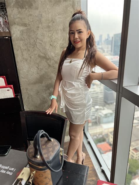 Date With Hot Teen Asian Bargirl Escalates Quickly VR Porn Video VRPorn