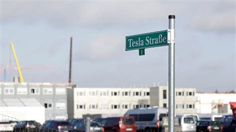 Tesla complains that German bureaucracy may delay its new plant. - The