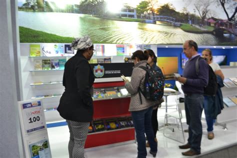 Gobernación del Magdalena promociona autores del Departamento en Feria