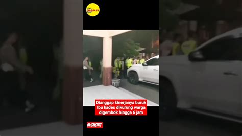 Dianggap Tidak Becus Kerja Ibu Kades Digembok Jam Di Balai Desa Oleh