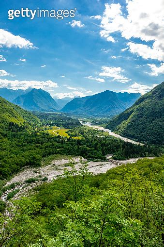 Hike to the Boka Waterfall in the Soca Valley 이미지 1405777690 게티이미지뱅크