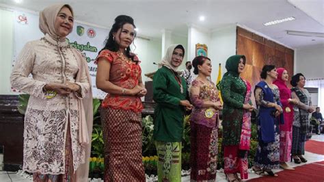 Mengenal Kebaya Kartini Sejarah Dan Asal Usulnya