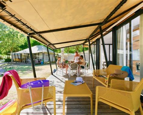 Camping nad morzem w Parku Delty Padu: ośrodek wakacyjny zatopiony w ...