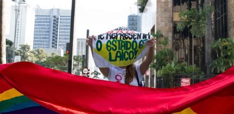 Em defesa do Estado laico e apoio às Diretas Já Parada Gay atrai multidão em SP 18 06 2017