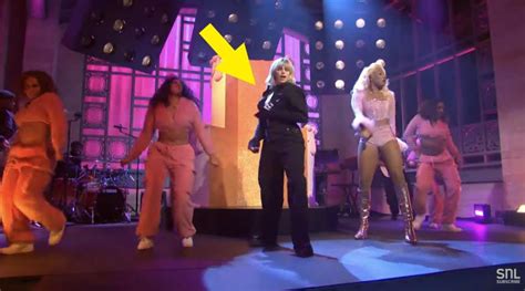 Rene Rapp Expertly Handled A Wardrobe Malfunction Last Night On Snl