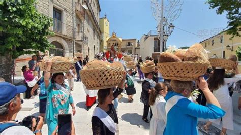 A Gildone Torna La Festa Del Pane TristeMondo It