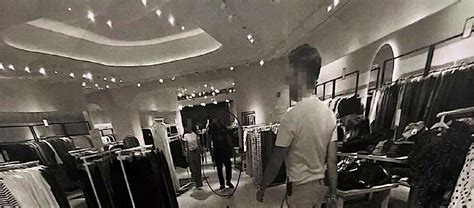 Insultato e picchiato al centro commerciale perché gay Salvatore