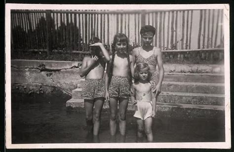 FOTOGRAFIE BADEMODE MÄDCHEN in Badehose und Bikini EUR 6 00 PicClick DE