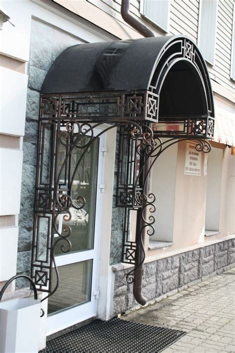 Кованые козырьки над входной дверью: 50 оригинальных примеров | Живу за ...