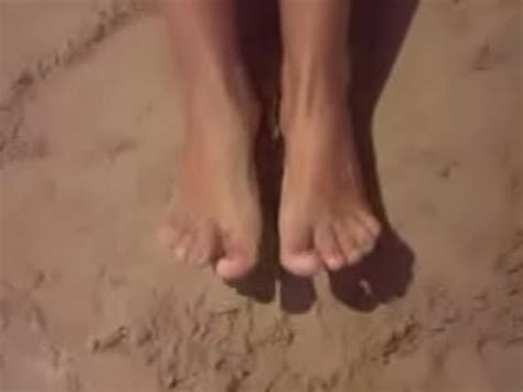Fetichimo De Pies En La Arena Xvideos