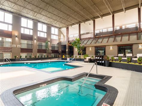 Indoor Pool | Sandman Hotel Edmonton West