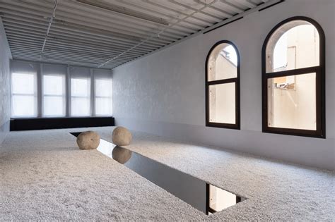 lee ufan  venice pace gallery