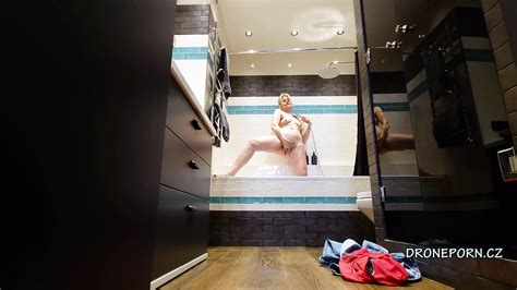Tschechische Milf Masturbiert In Der Dusche Xhamster