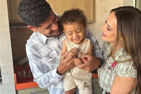 Viviane Araújo celebra mais um mês de vida do filho ao lado de