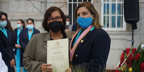 Homenaje Por El D A Del Enfermero A Peruano A Celebrado En El