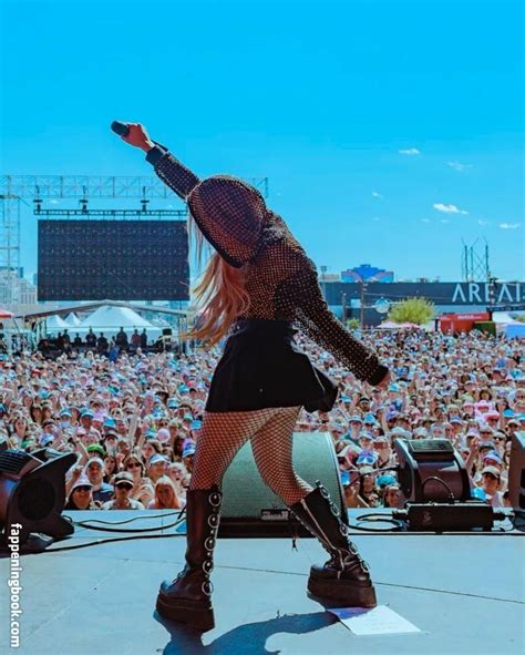 Avril Lavigne Avrillavigne Nude The Fappening Photo 4921345 FappeningBook