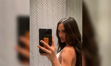 Mirror Selfie Erika Carlina Katanya Sih Lebih Cantik Dari Anya Geraldine