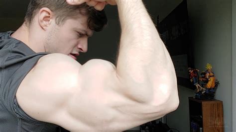 Hot Muscles DOMINANT MUSCLE GOD ThisVid