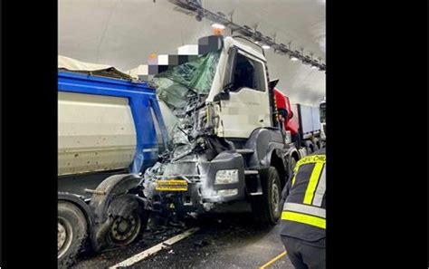 News Aus Dem Wipptal Erker Zwei LKW In Unfall Verwickelt