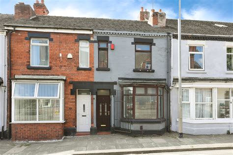 4 bedroom terraced house for sale in London Road, Newcastle, ST5 1LL