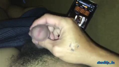 Handjob while waching pornhub porn Vídeo de sexo grátis RedTube