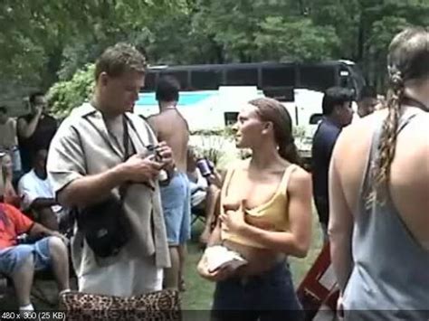 Coccozella Videos Nude People Enjoying In Public Beachs Page 4