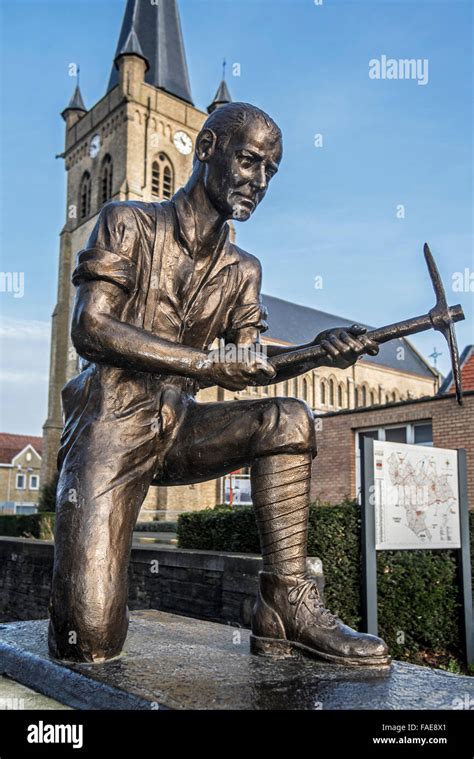 La sculpture représentant un mineur de la Seconde Guerre mondiale de l