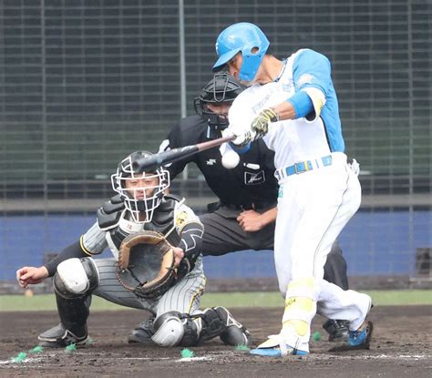 ＜日・神＞7回、江越が2点二塁打を放つ（撮影・北條 貴史） ― スポニチ Sponichi Annex 野球