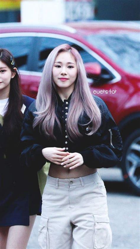 Everglow Mia Random Photos 🌹🌹 🍂 Everglow 에버글로우 Amino