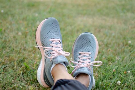 How To Buy Running Shoes The Right Way - Fashionipa