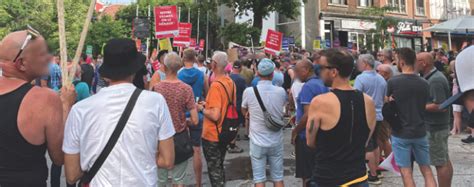 Un Village une résilience GROUPE GAY GLOBE MÉDIA LE POINT