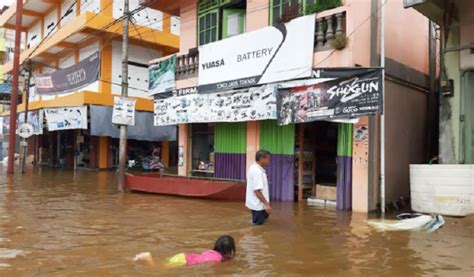 Sungai Barito Meluap Permukiman Di Dataran Rendah Barito Utara