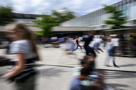 Le Premier Qui Bouge Est Gay Ou L Urgence D Une Ducation Inclusive