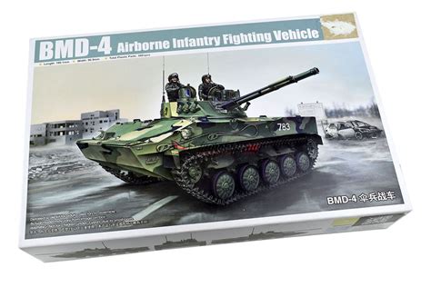 Russian BMD-4 масштаб 1:35 Трубач TR09557