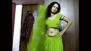 Desi Bhabhi Navel Hole Open Show In Saree Nude With Hugetits Porn Indian Film