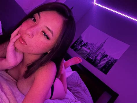 Amateur Brunette Poses Nude Aroudn The House Gonewild Need A Short Girl With Pretty Face For