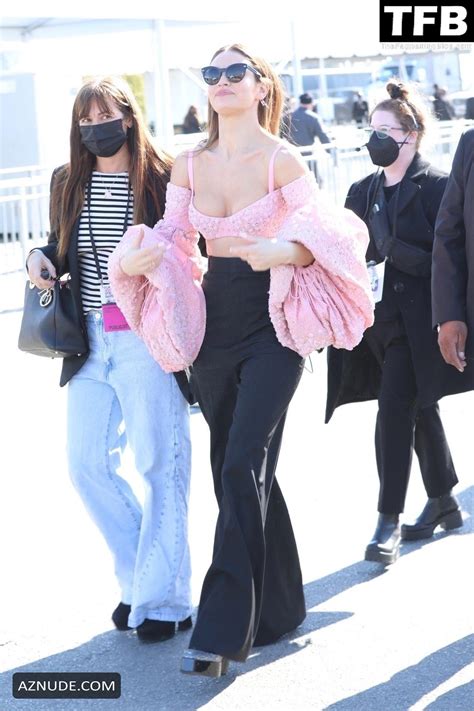 Lily James Sexy Seen Showing Off Her Hot Cleavage At The Film Independent Spirit Awards Aznude