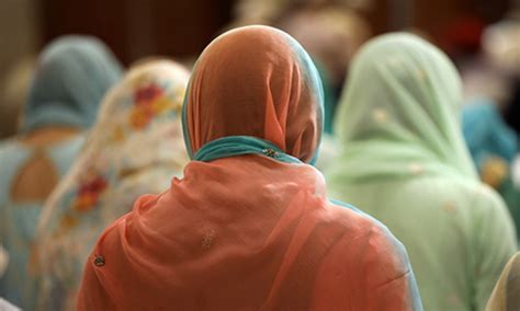 Vragen En Islam Mag Een Vrouw En Haar Zus Achter Een Imam Het Gebed