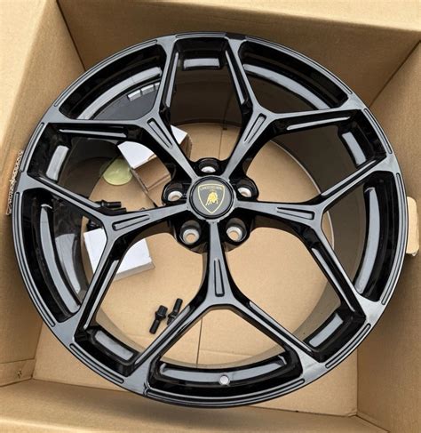 lamborghini revuelto altanero oem front wheel rim br