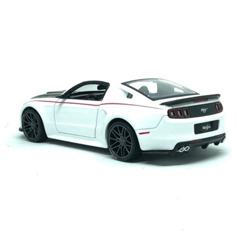 Miniatura Ford Mustang Street Racer 2014 Branco 1 24 Maisto