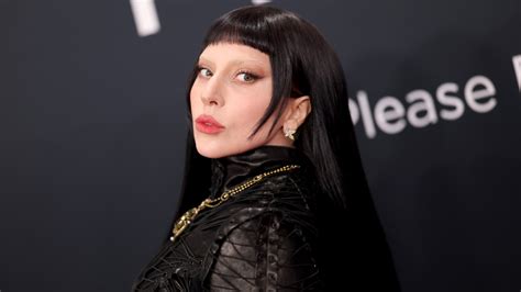 lady gaga performs surprise tribute  kick  super bowl pre game