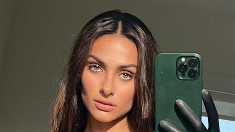 Renata Notni se llevó todas las miradas con la ajustada bikini ideal para las altas temperaturas