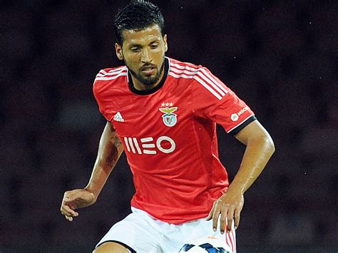 Transfer news: Benfica defender Ezequiel Garay claims David Moyes