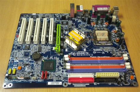 Gigabyte GA-8IP775-G Sockel 775 Mainboard mit Blende * Hyper Threading ...