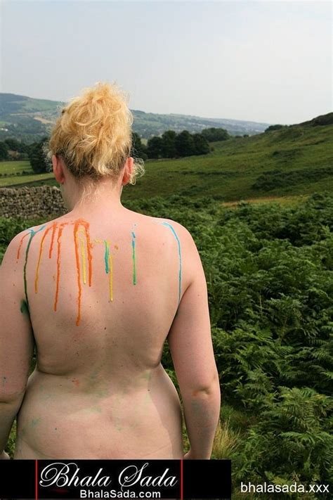 Sexy Blonde Chick Strips And Shows Her Curvy Body Outdoors 15 Photos