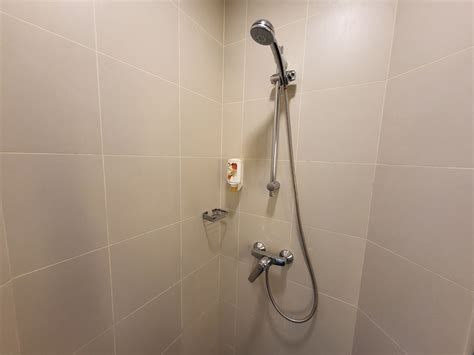 How To Use Hot And Cold Showers In Hotel Bathroom