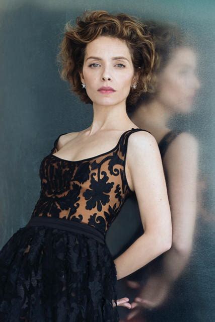 Mili Avital S Nude Style Guide Razer Edge