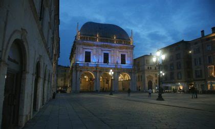 Brescia Giornata Mondiale Della Consapevolezza Sull Autismo Palazzo