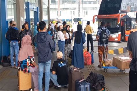 Terminal Terpadu Pulogebang Alami Puncak Arus Balik Pemudik